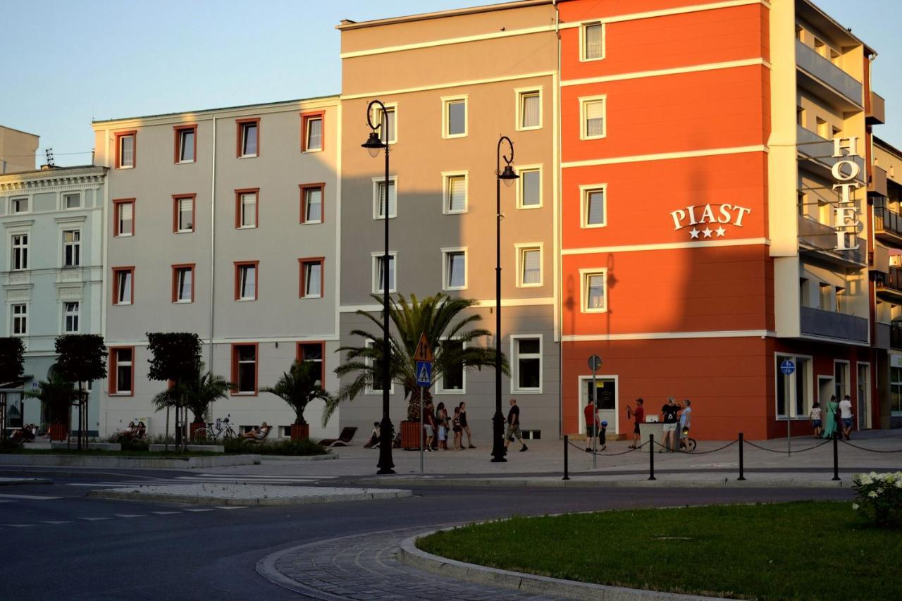 Hotel Piast Nysa Extérieur photo