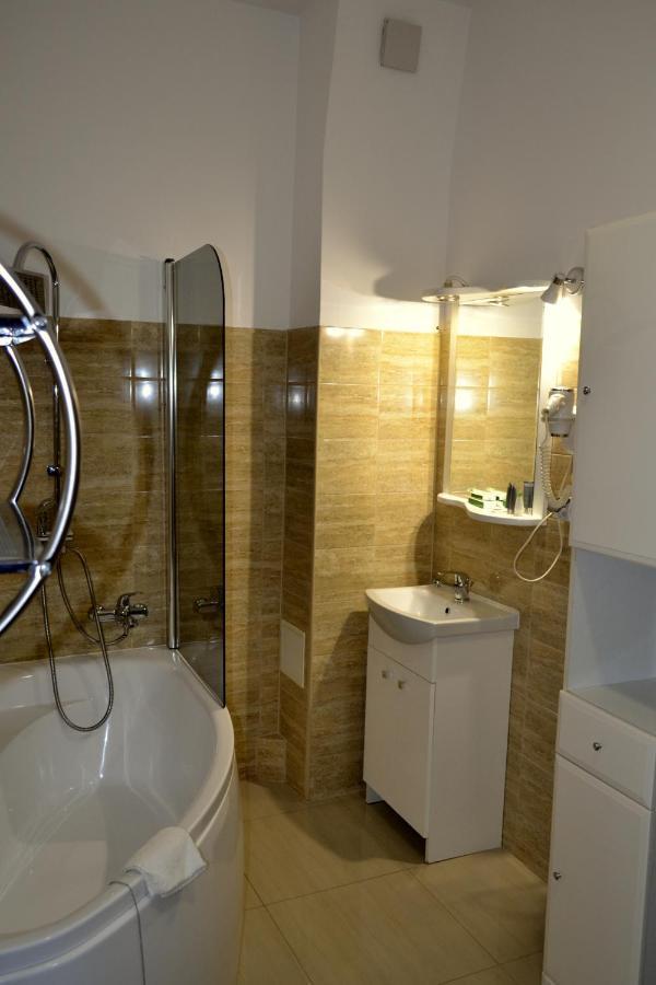 Hotel Piast Nysa Extérieur photo
