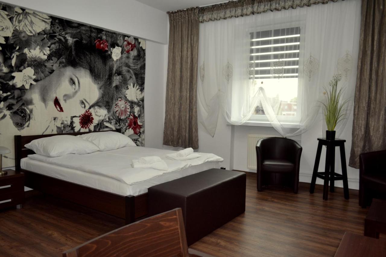 Hotel Piast Nysa Extérieur photo