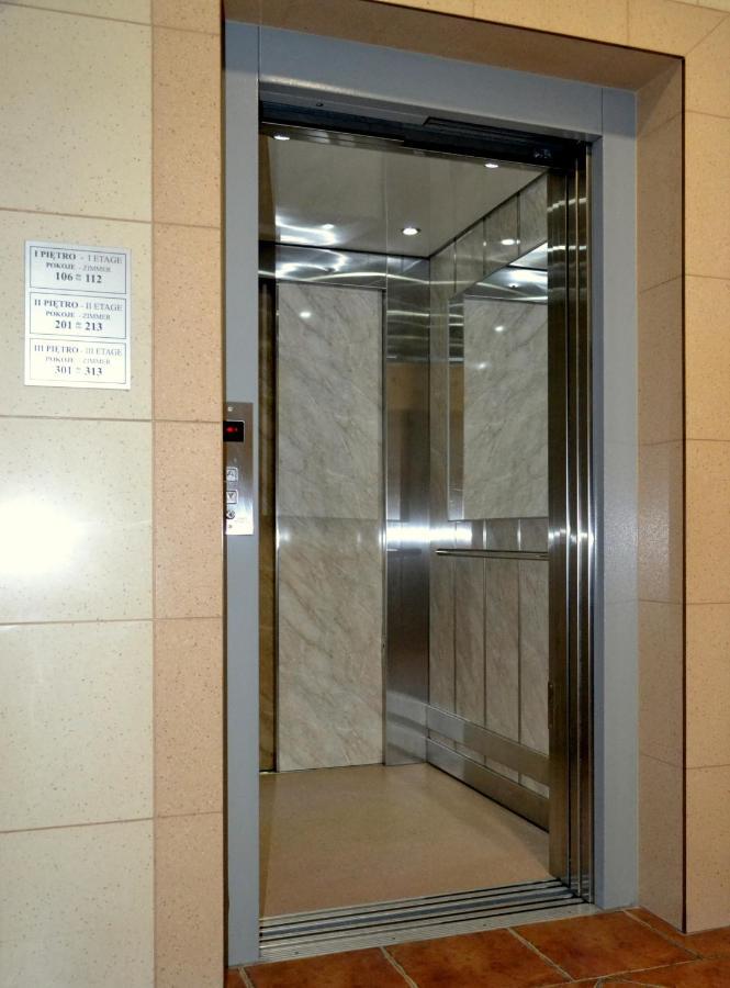 Hotel Piast Nysa Extérieur photo